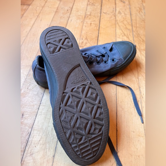 Low top converse shoes - Picture 4 of 6